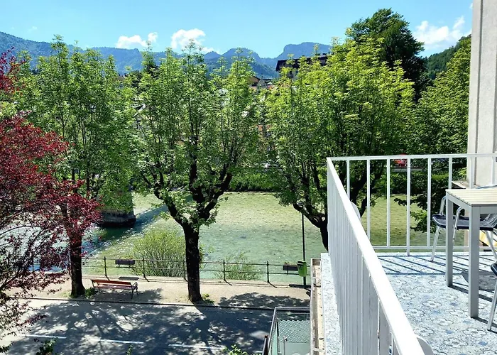 Wolke, Kleines Apartment Mit Balkon Am Fluss, Zentrum