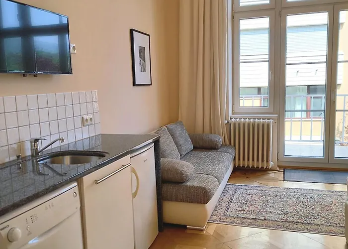Wolke, Kleines Apartment Mit Balkon Am Fluss, Zentrum